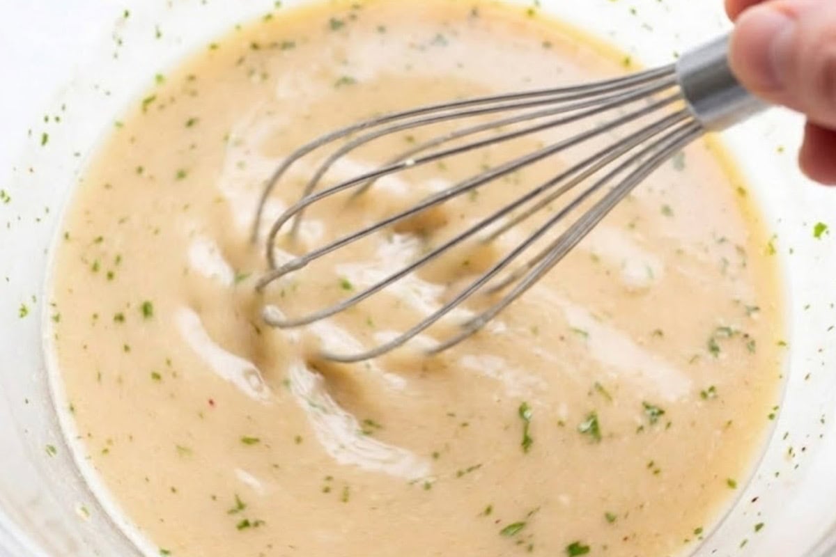 In a bowl, whisk the egg, olive oil, lemon juice, parsley, garlic, salt, and pepper