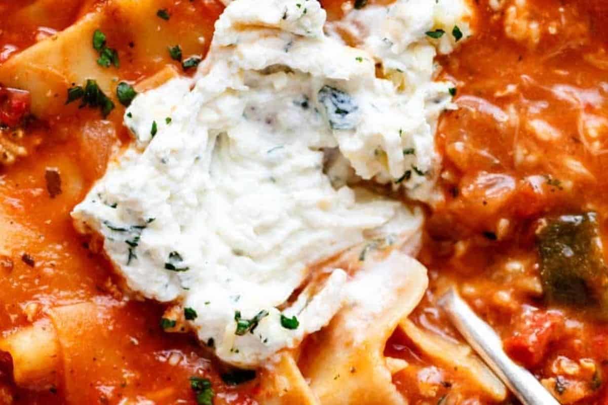 Portion out the lasagna soup into bowls, scoop some ricotta mixture 