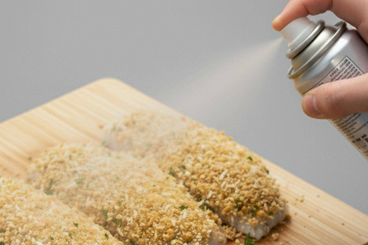 1 spray of cooking oil to over the fillet.