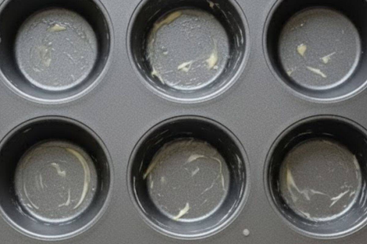 Lightly grease a 12-cup muffin pan with butter. 
