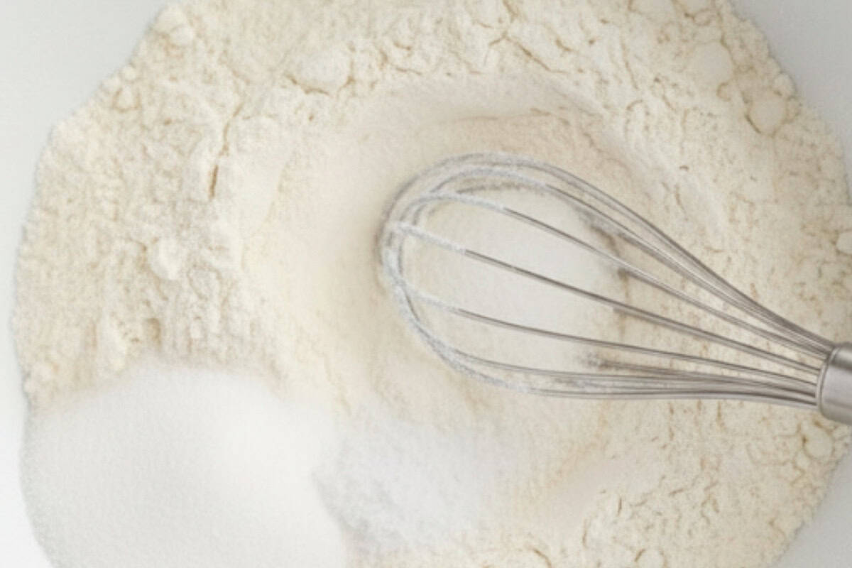 In a large bowl, combine the flour, sugar or sweetener, baking powder, and salt.