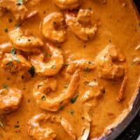 A flavour-filled shrimp curry with an aromatic coconut curry sauce cooks in no time from scratch! Shrimp curry in a black skillet with a metal serving spoon | cafedelites.com