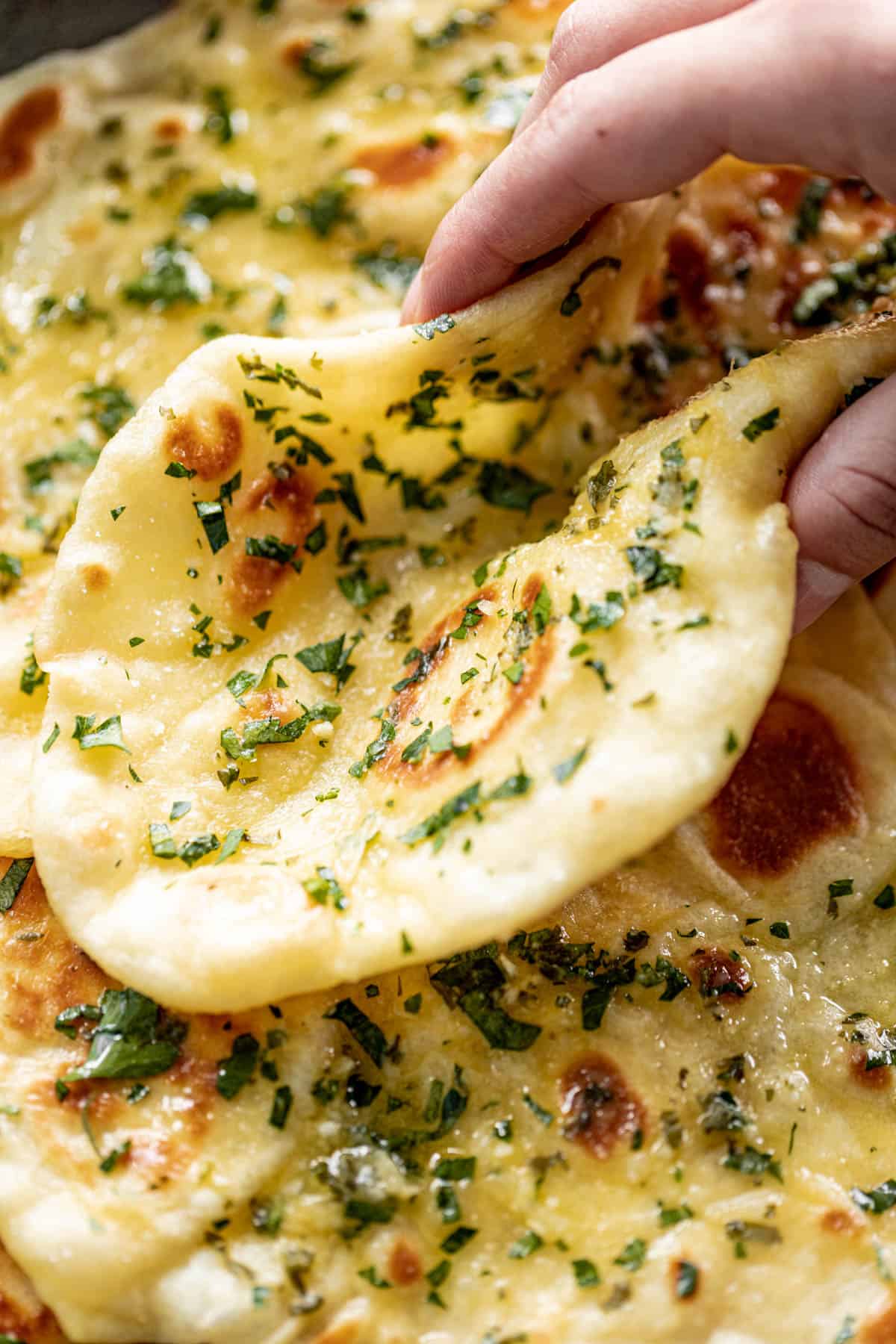 Buttery Garlic Naan Bread Recipe (2024)