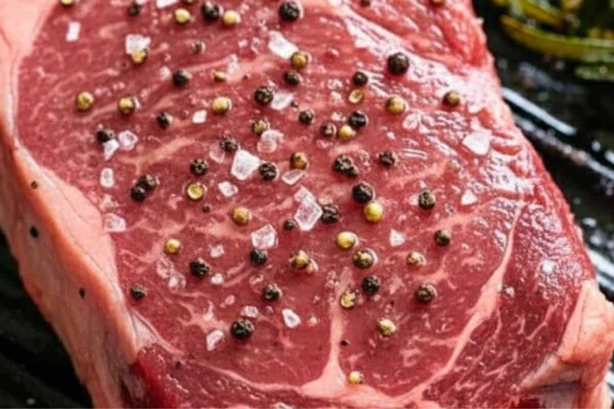 Heat grill over high and lightly grease plates with oil. Pat steaks dry, brush with oil, and season with salt and pepper. - 8