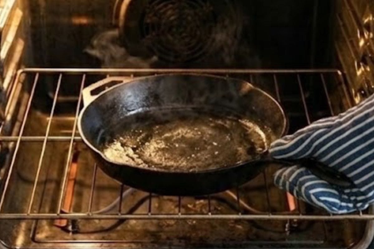 Preheat your oven to 200°C and position a rack in the centre. Lightly grease a 9 inch cast iron skillet 