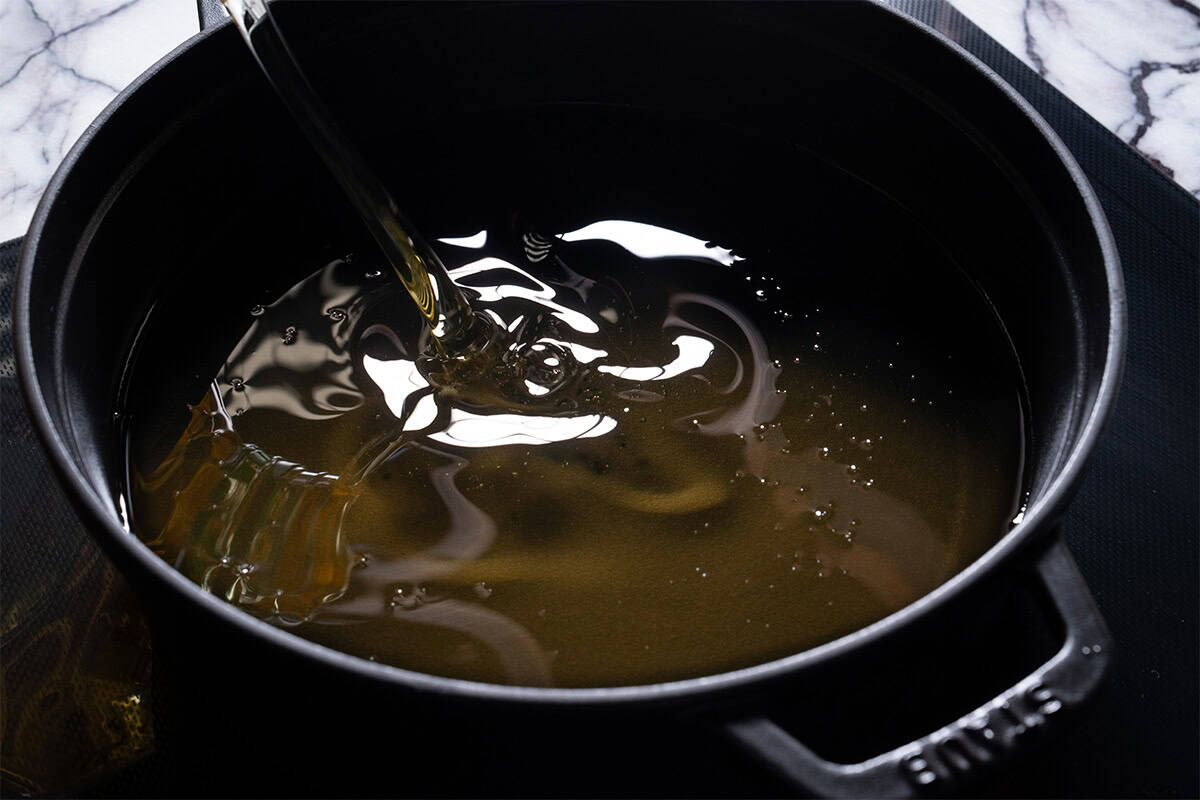 An image of the oil heating before the churros are added.