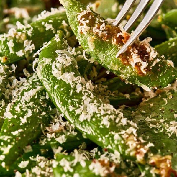 close up of low carb cacio e pepe