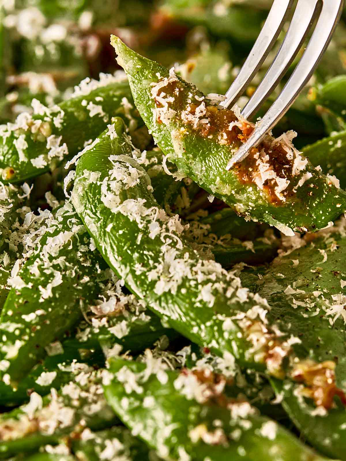 close up of low carb cacio e pepe