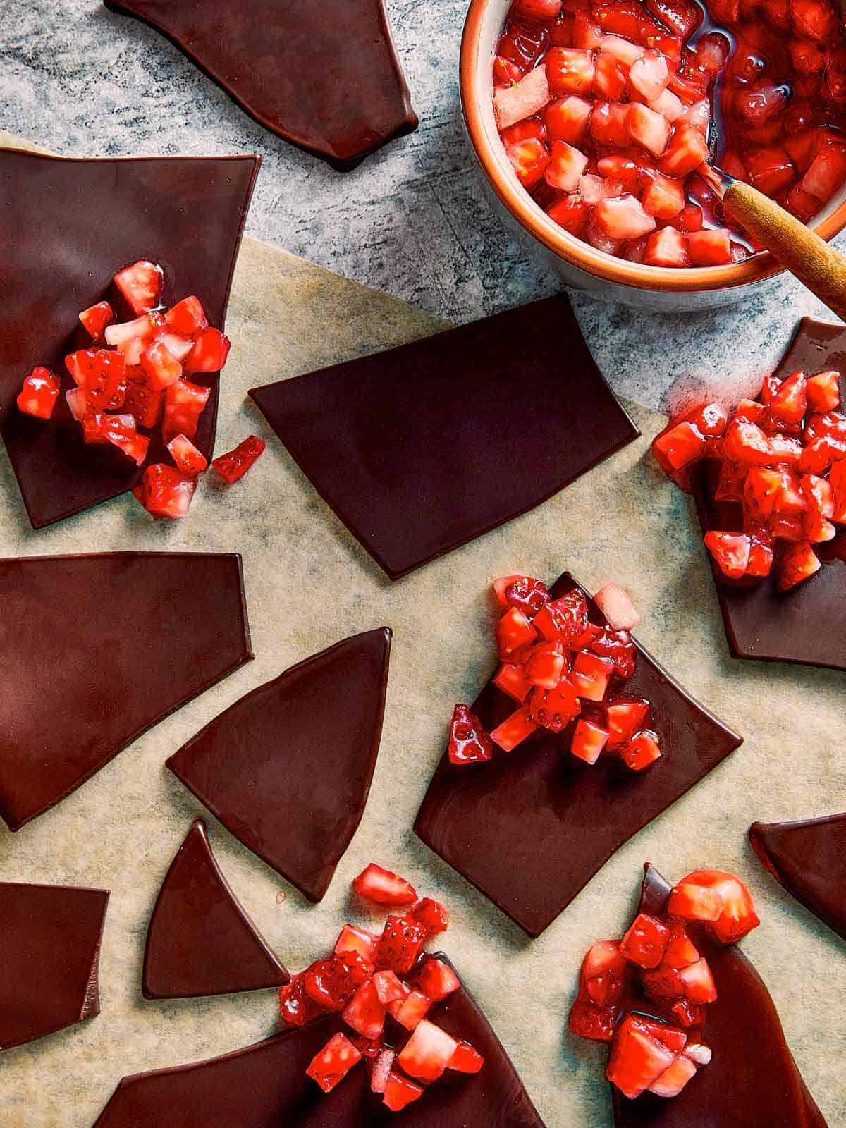 Top overview of chocolate chipsand strawberry salsa