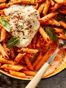 Easy One-Pot Spicy Vodka Pasta with Burrata (30 Minutes) - Cafe Delites