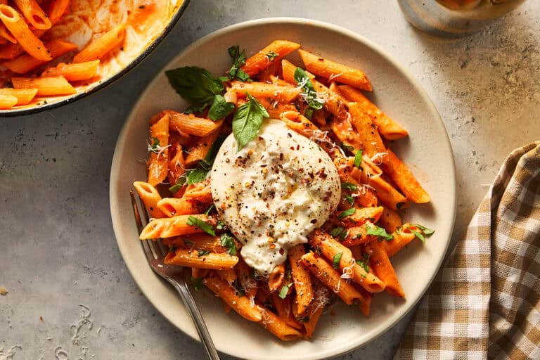 Easy One-Pot Spicy Vodka Pasta with Burrata (30 Minutes) - Cafe Delites