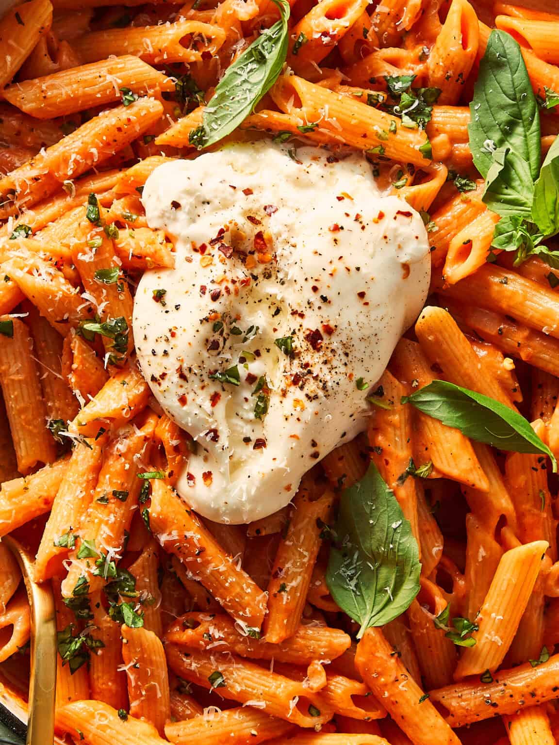 Easy One-Pot Spicy Vodka Pasta with Burrata (30 Minutes) - Cafe Delites