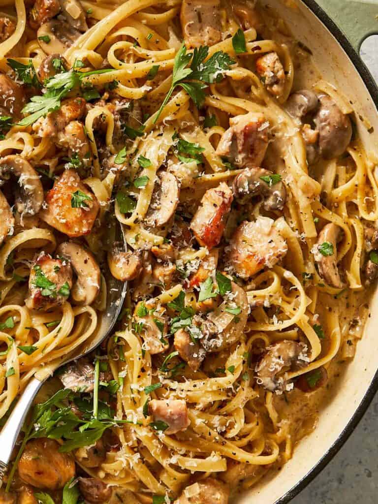 Creamy One Pot Chicken Alfredo with Mushrooms